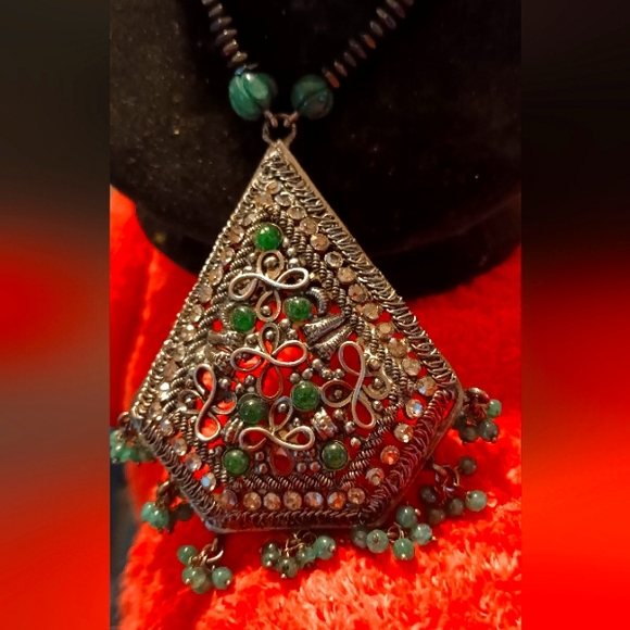 Vintage Green Jade Rhinestone 3 Piece with just Earrings and Necklace Set - Picture 5 of 5